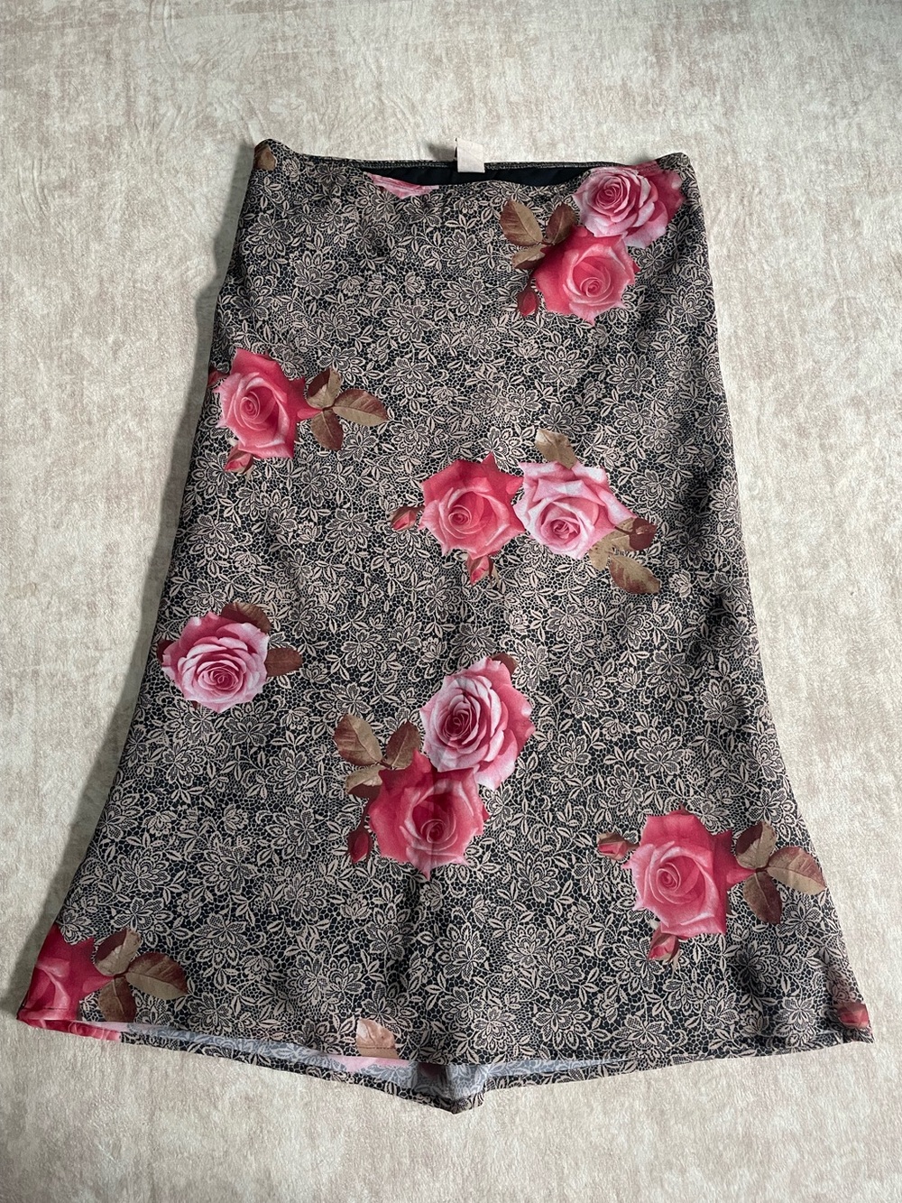 Vintage Statement midi Skirt - Pink Roses on black / white background. Lovely!!!